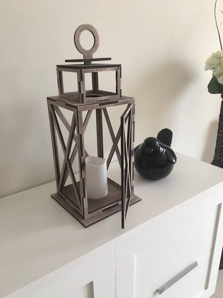 Lanterna semplice - dettaglio 1 di creazione artigianale in legno ArtèCris