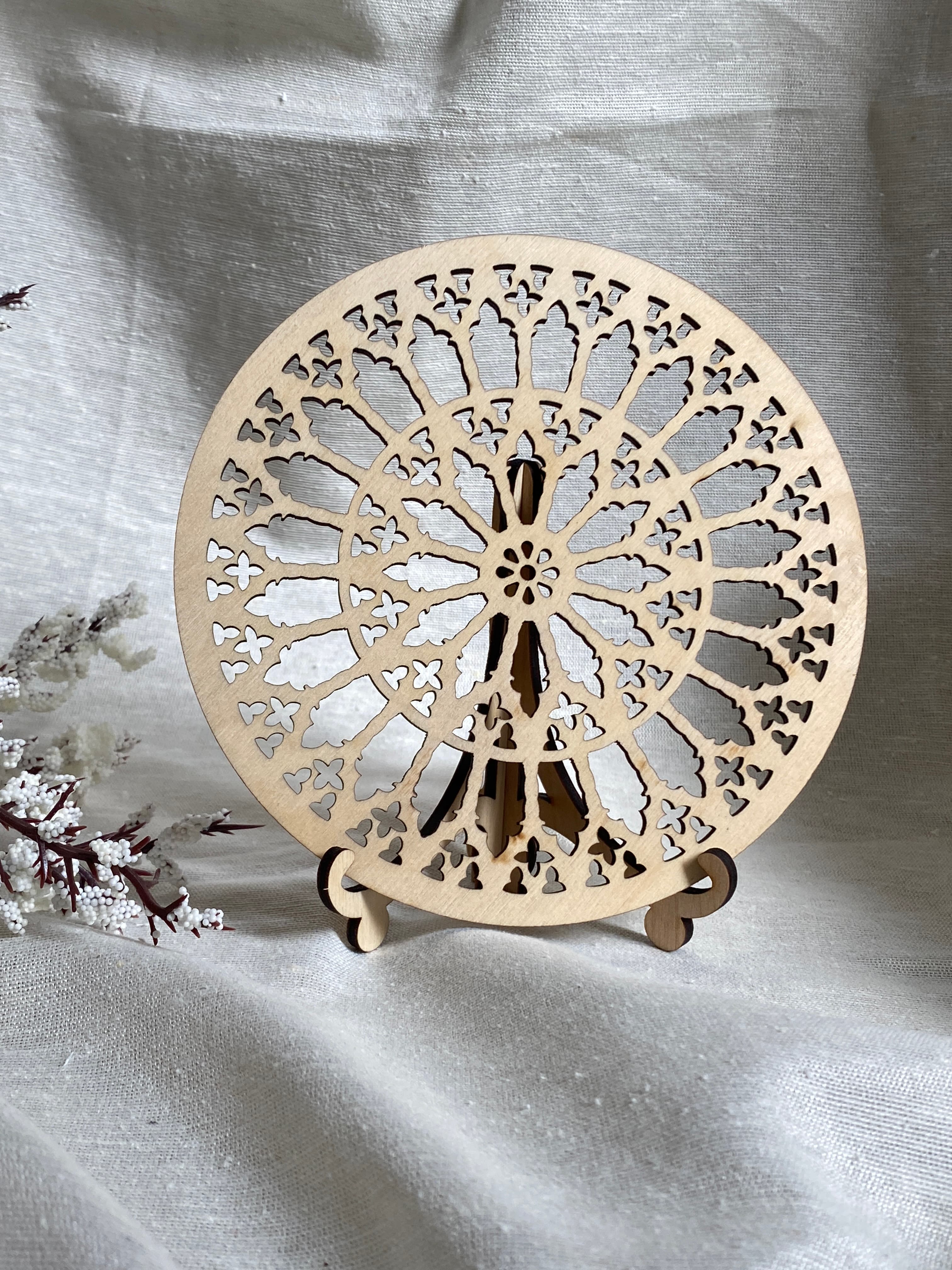 Rosone decorativo - dettaglio 2 di creazione artigianale in legno ArtèCris